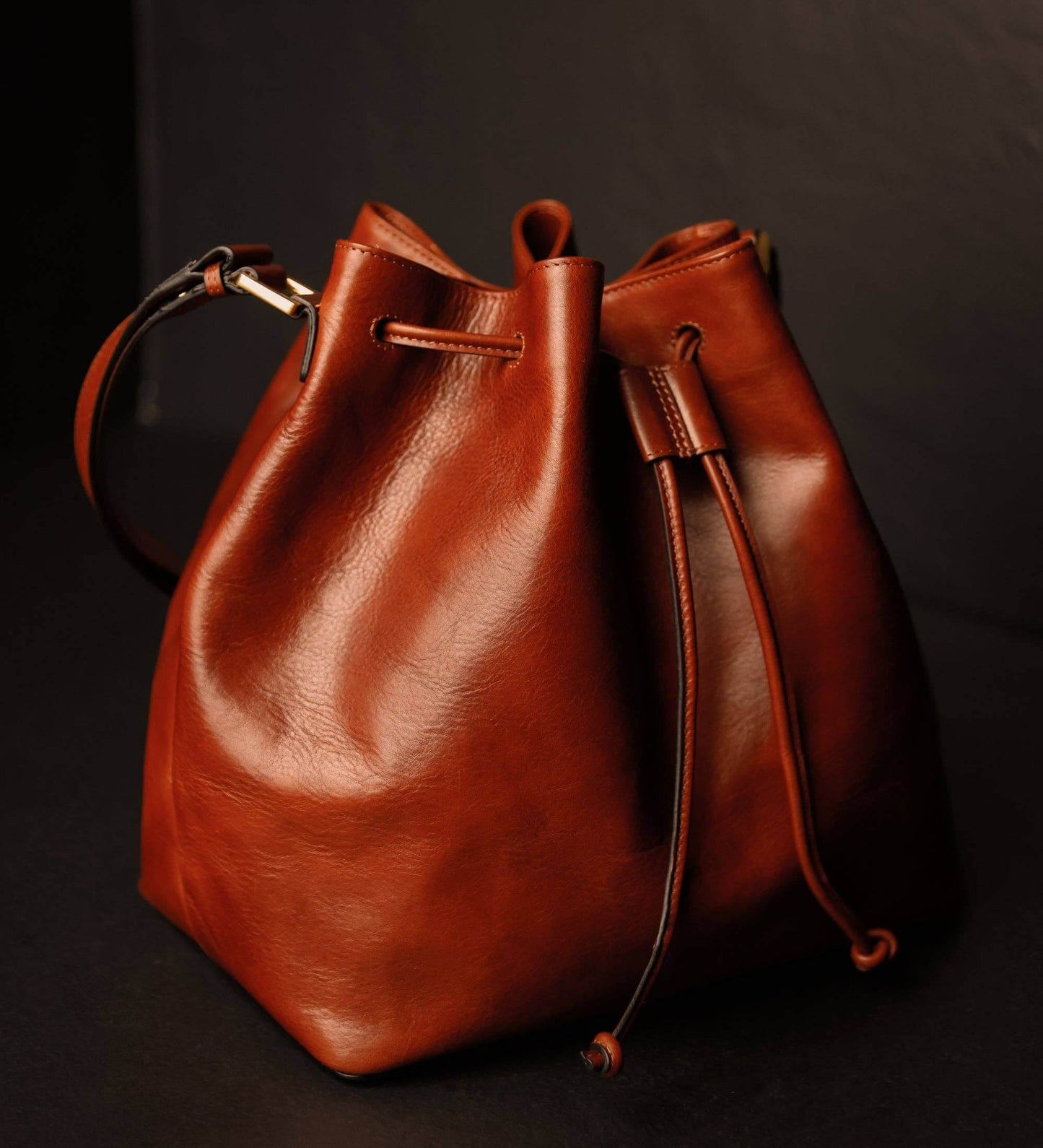 Genuine Italian Leather Handbag – Timeless Design – Ellar Nova