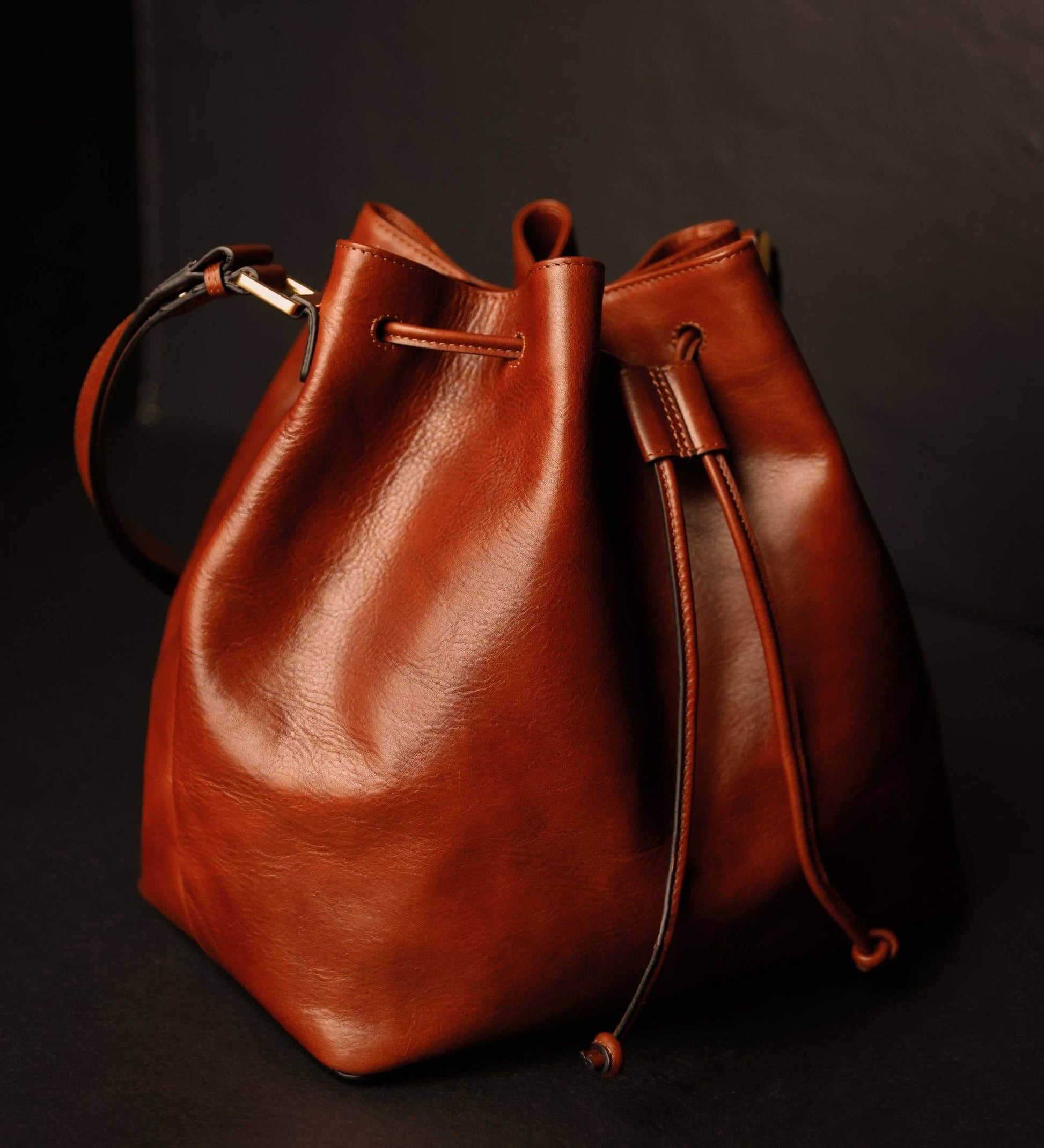 Genuine Italian Leather Handbag – Timeless Design – Ellar Nova