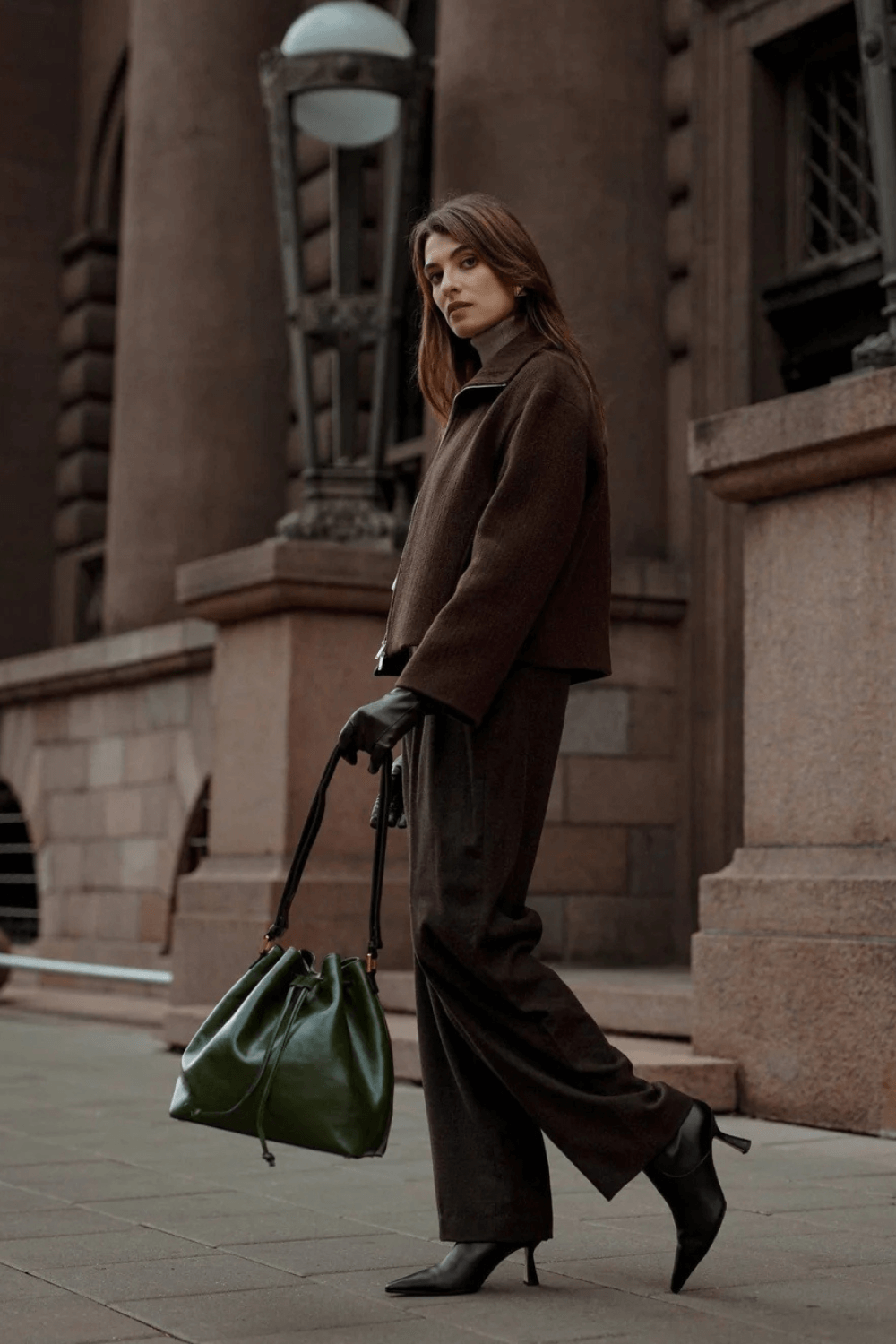 Elegant Vachetta Bucket Bag