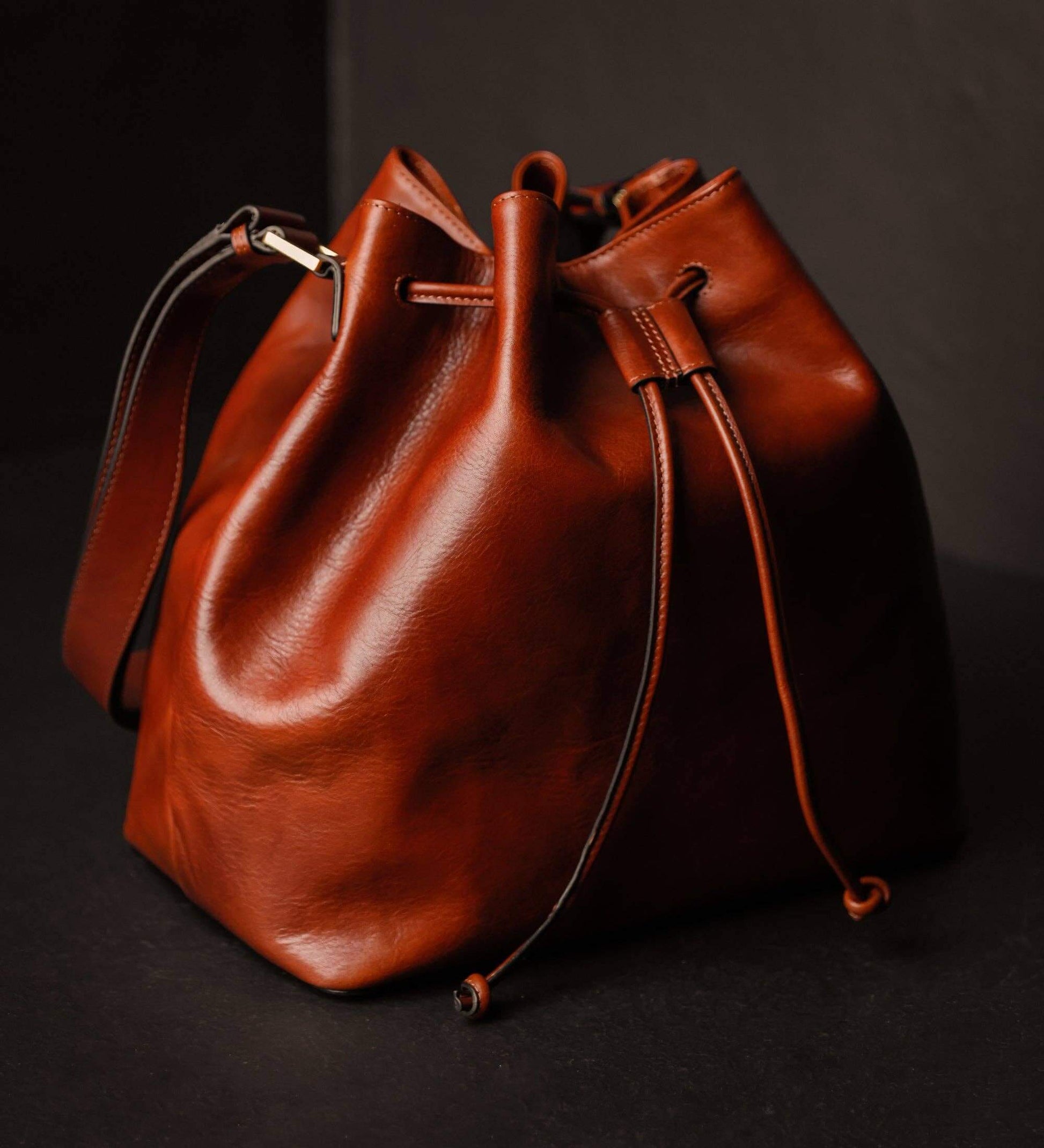Genuine Italian Leather Handbag – Timeless Design – Ellar Nova