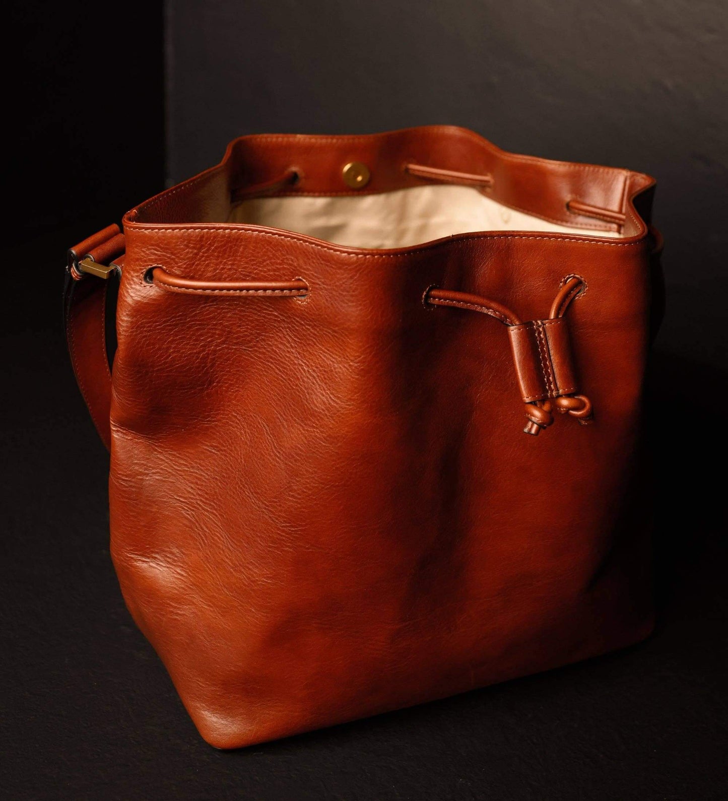 Genuine Italian Leather Handbag – Timeless Design – Ellar Nova
